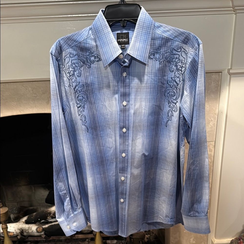 Parc 81 Light Blue Casual Button Down Shirt with Embellishments size medium
